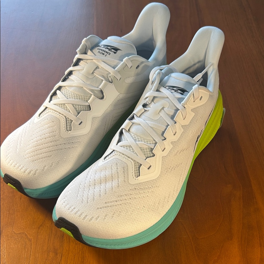 Flow 2 White and Green Athletic Shoes